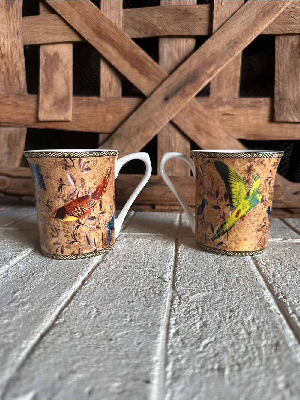 2 QUEENS DEHRA DUN HIDDEN WORLD CUPS MUGS INDIAN SUMMERS BIRD DESIGN BRITISH RAJ